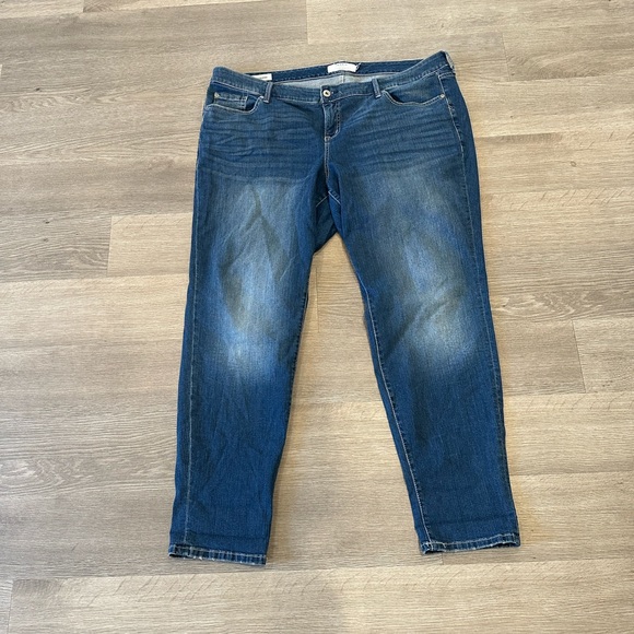 Torrid Boyfriend Mid Rise Stretch Jeans - Picture 3 of 9